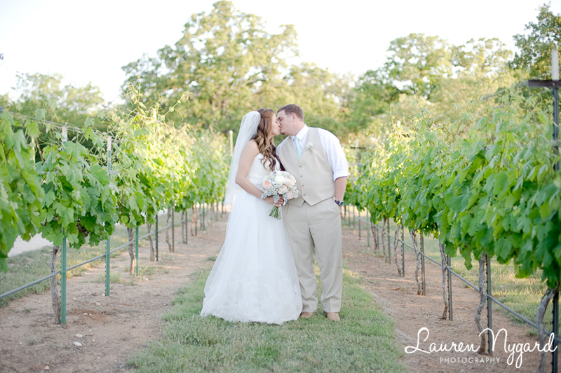 Lost Oak Winery Wedding by Texas wedding photographer Lauren Nygard