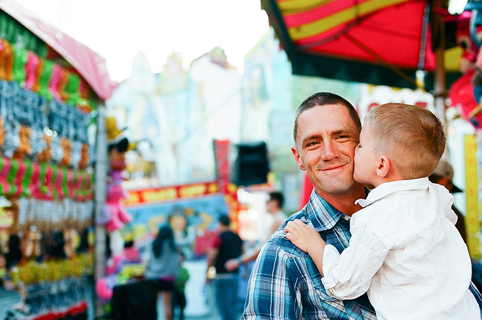 Family photo fun at the San Diego County Fair by family photographer Lauren Nygard
