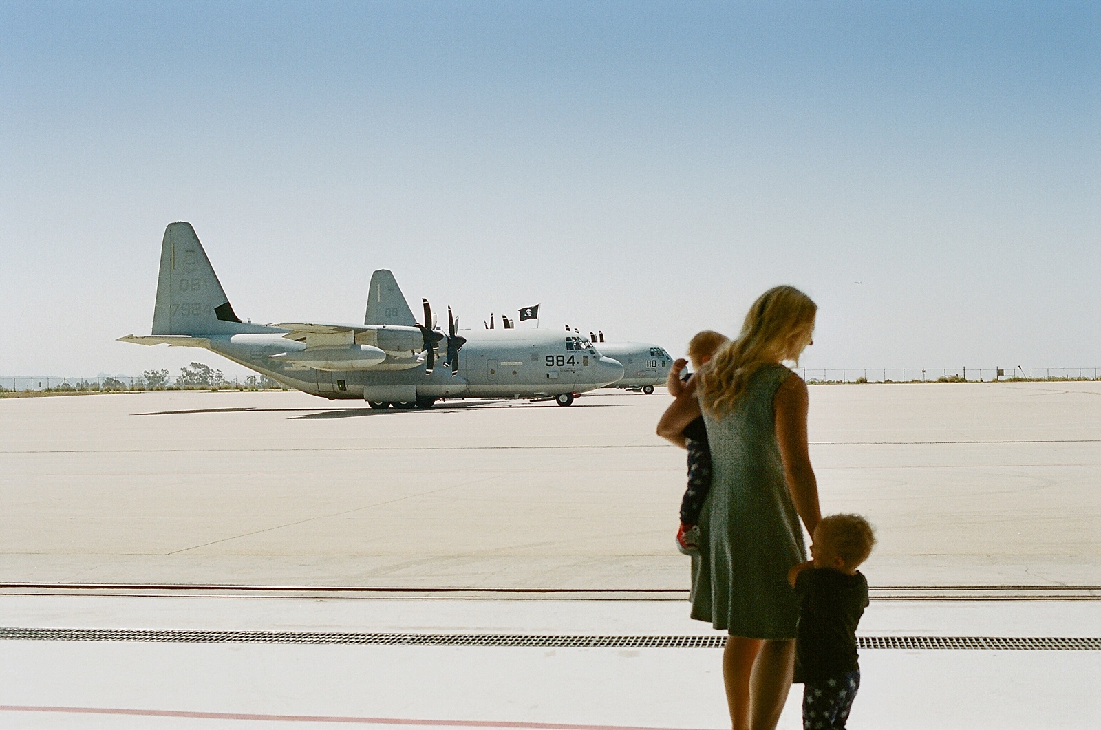 Marine Corps C130 Homecoming at MCAS Miramar from San Diego military homecoming photographer Lauren Nygard