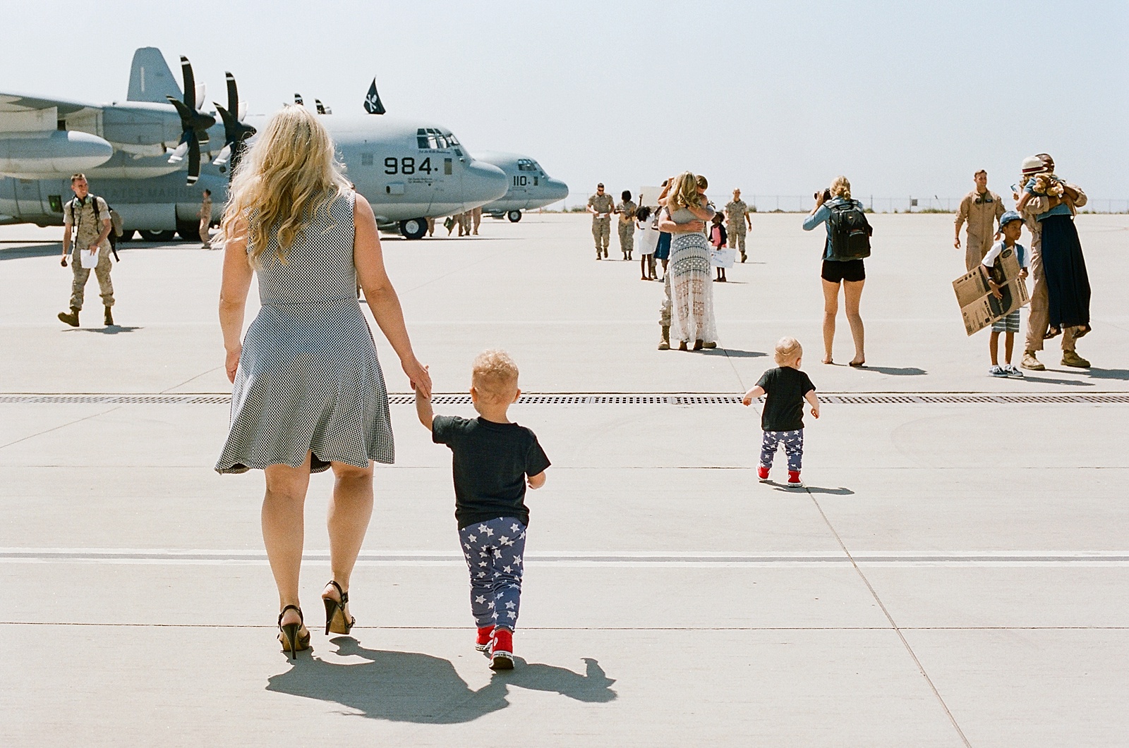 Marine Corps C130 Homecoming at MCAS Miramar from San Diego military homecoming photographer Lauren Nygard