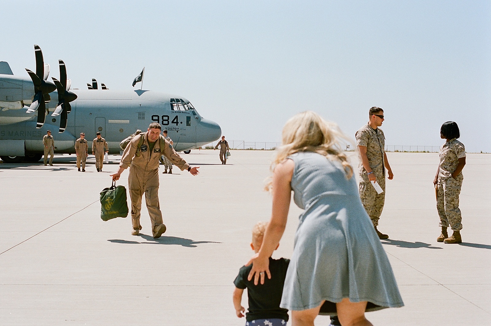 Marine Corps C130 Homecoming at MCAS Miramar from San Diego military homecoming photographer Lauren Nygard