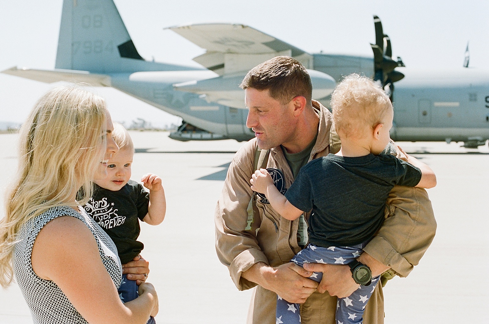 Marine Corps C130 Homecoming at MCAS Miramar from San Diego military homecoming photographer Lauren Nygard