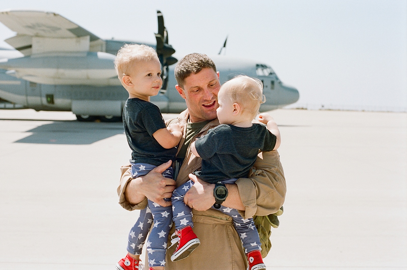 Marine Corps C130 Homecoming at MCAS Miramar from San Diego military homecoming photographer Lauren Nygard