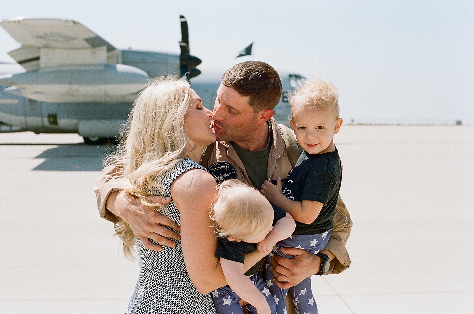 Marine Corps C130 Homecoming at MCAS Miramar from San Diego military homecoming photographer Lauren Nygard