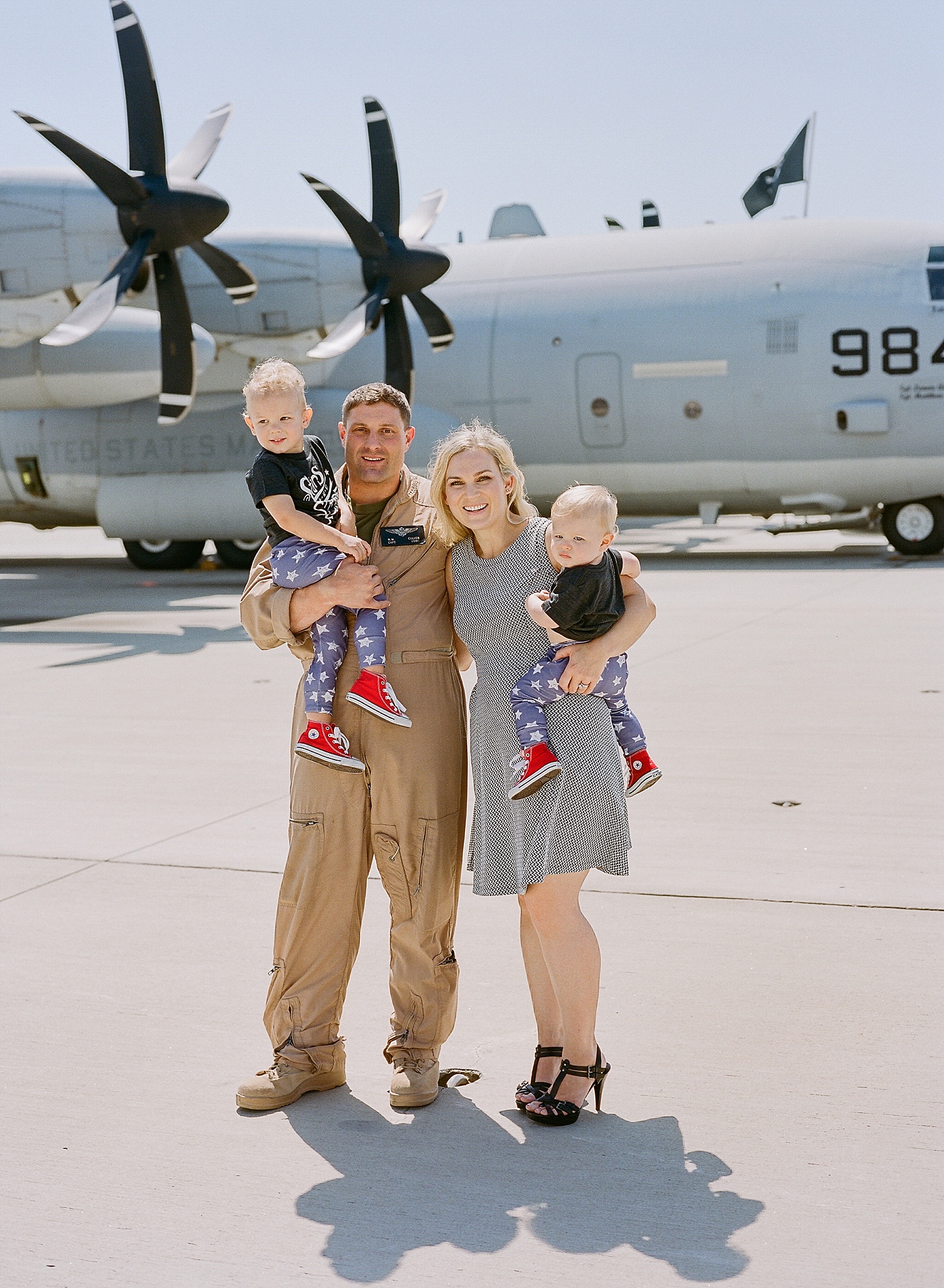 Marine Corps C130 Homecoming at MCAS Miramar from San Diego military homecoming photographer Lauren Nygard