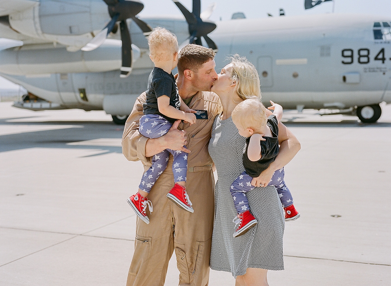 Marine Corps C130 Homecoming at MCAS Miramar from San Diego military homecoming photographer Lauren Nygard