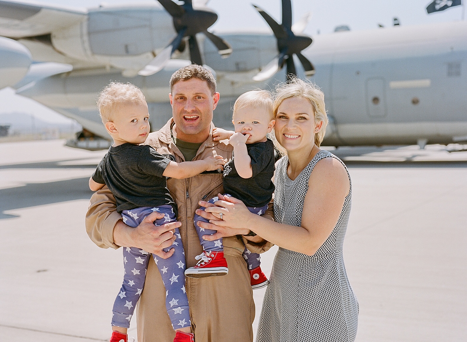 Marine Corps C130 Homecoming at MCAS Miramar from San Diego military homecoming photographer Lauren Nygard