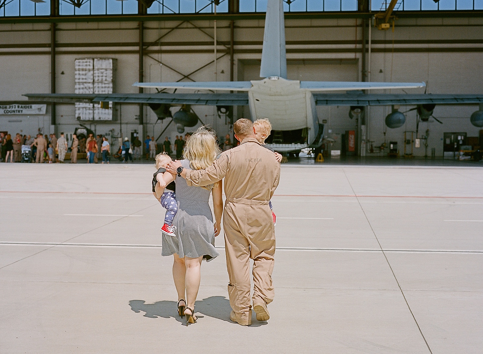 Marine Corps C130 Homecoming at MCAS Miramar from San Diego military homecoming photographer Lauren Nygard