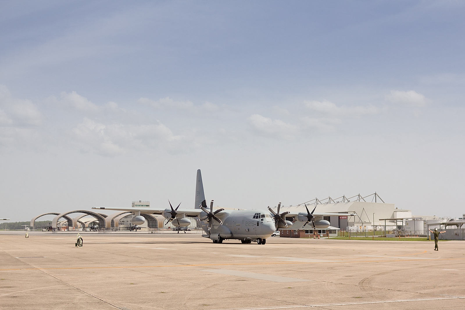 Marine Corps C130 military homecoming photography at MCAS Cherry Point from North Carolina portrait photographer Lauren Nygard