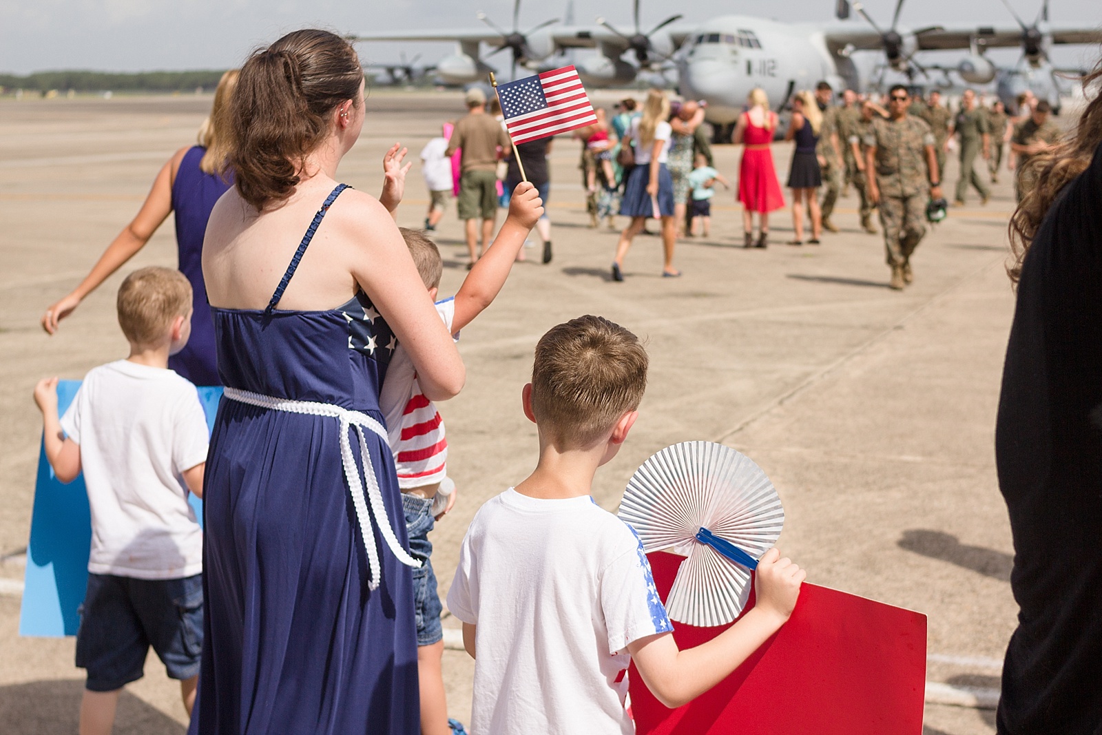 Marine Corps C130 homecoming photography at MCAS Cherry Point from North Carolina portrait photographer Lauren Nygard