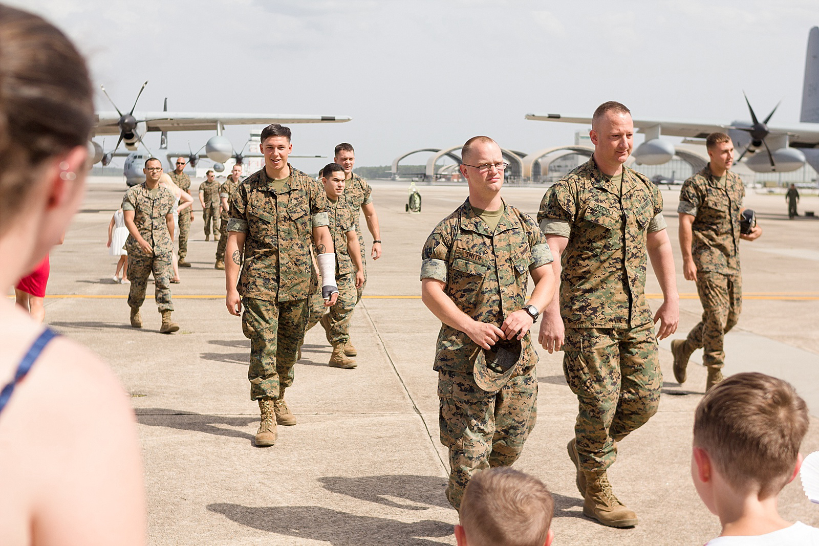 Marine Corps C-130 homecoming photography at MCAS Cherry Point from North Carolina portrait photographer Lauren Nygard