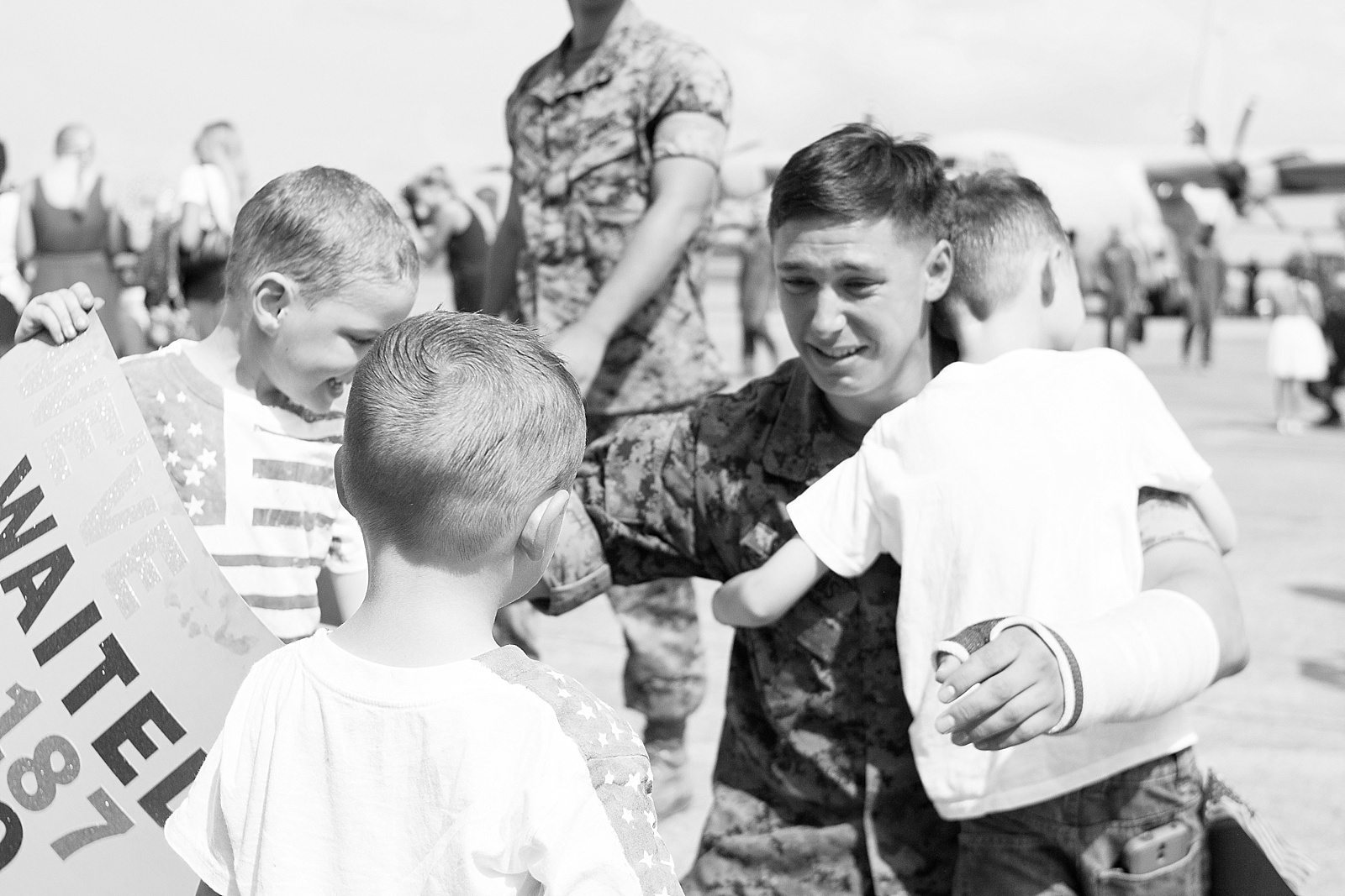 USMC C-130 homecoming photography at MCAS Cherry Point hangar from North Carolina portrait photographer Lauren Nygard