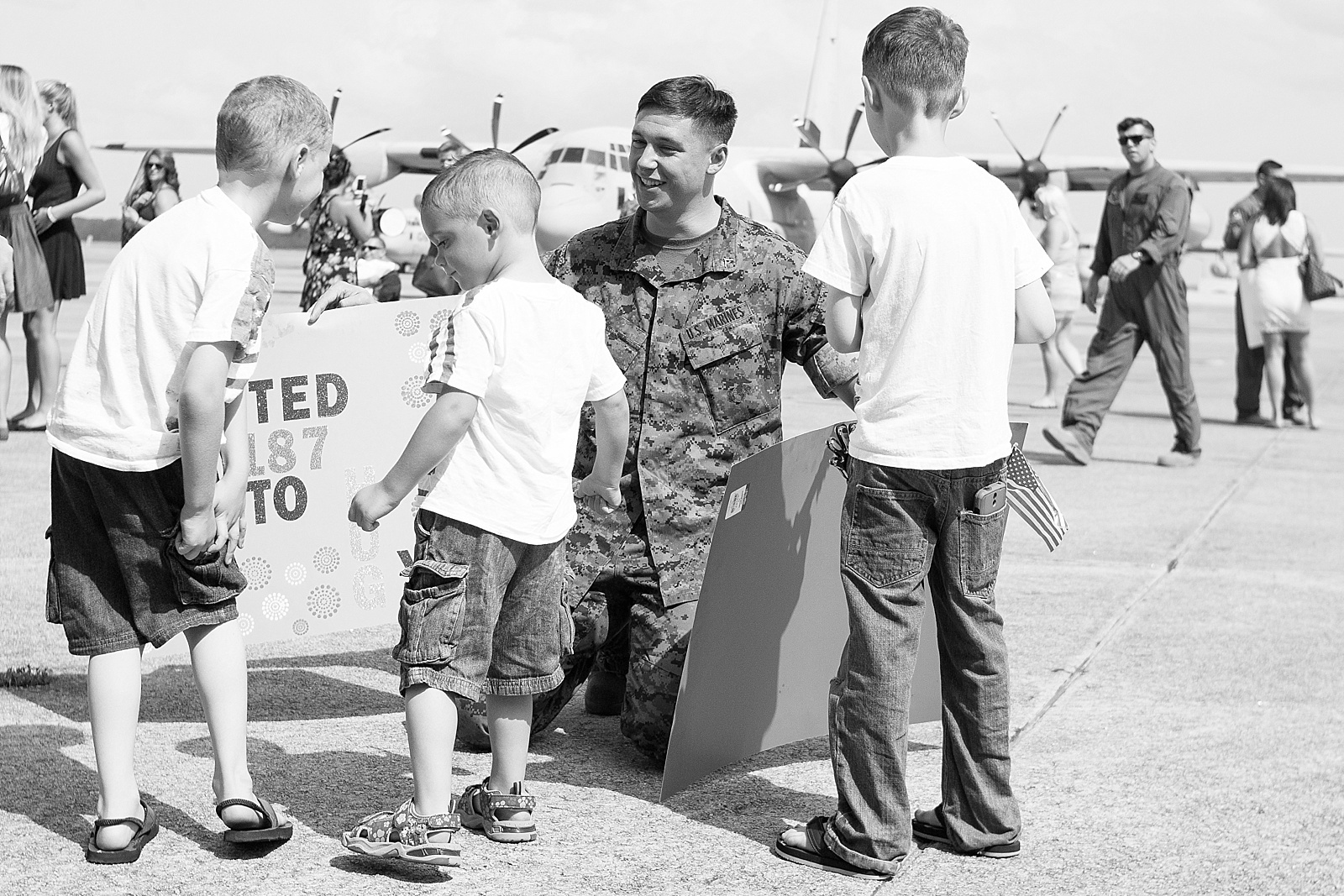 USMC C-130 homecoming photography at MCAS Cherry Point hangar from North Carolina portrait photographer Lauren Nygard