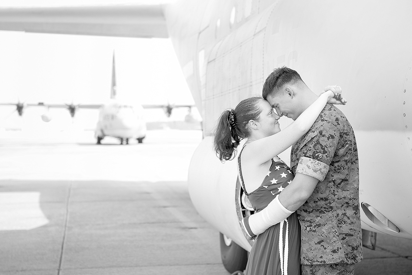 USMC C-130 homecoming photography at MCAS Cherry Point from North Carolina portrait photographer Lauren Nygard