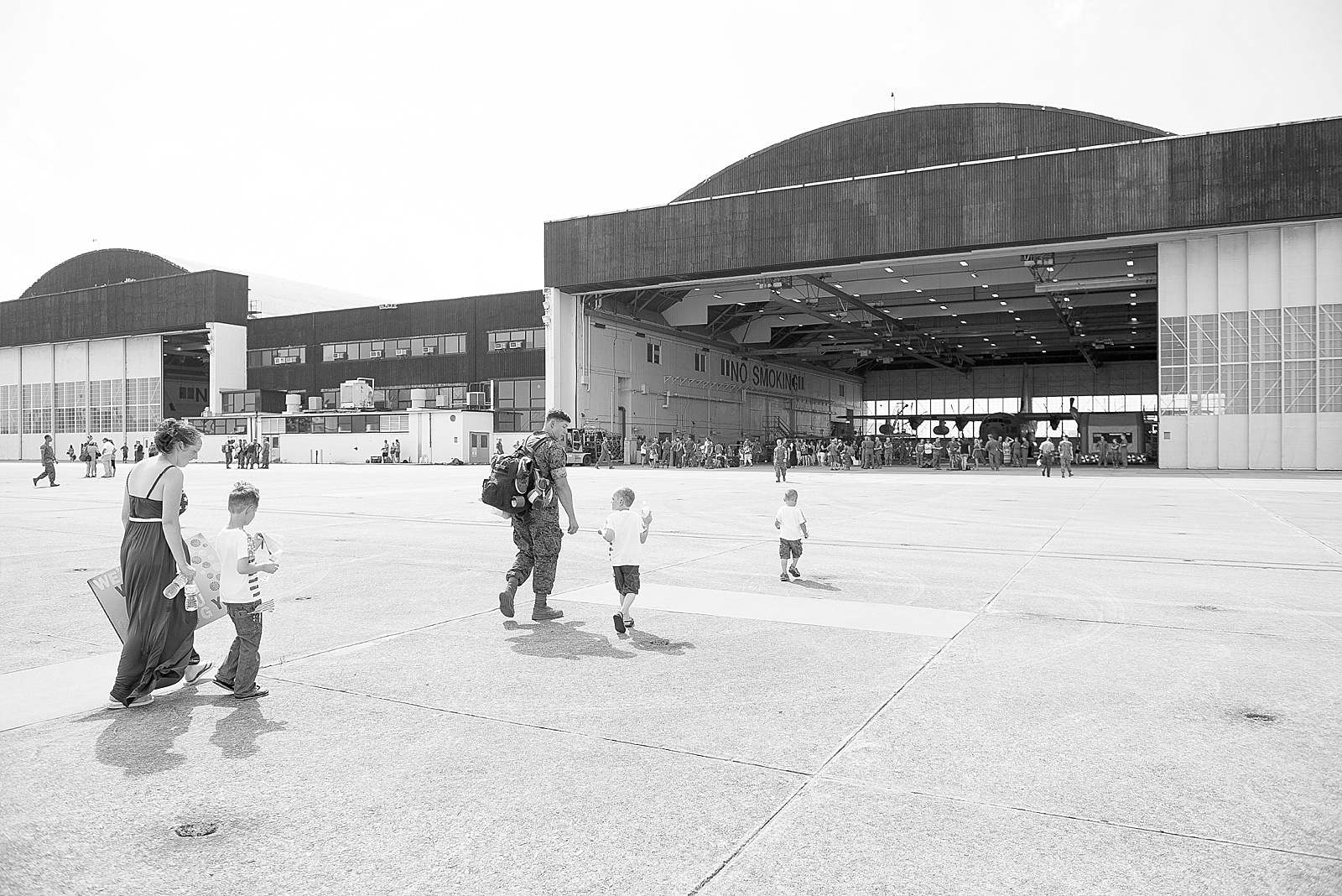 Marine Corps C-130 homecoming photography at MCAS Cherry Point from North Carolina portrait photographer Lauren Nygard